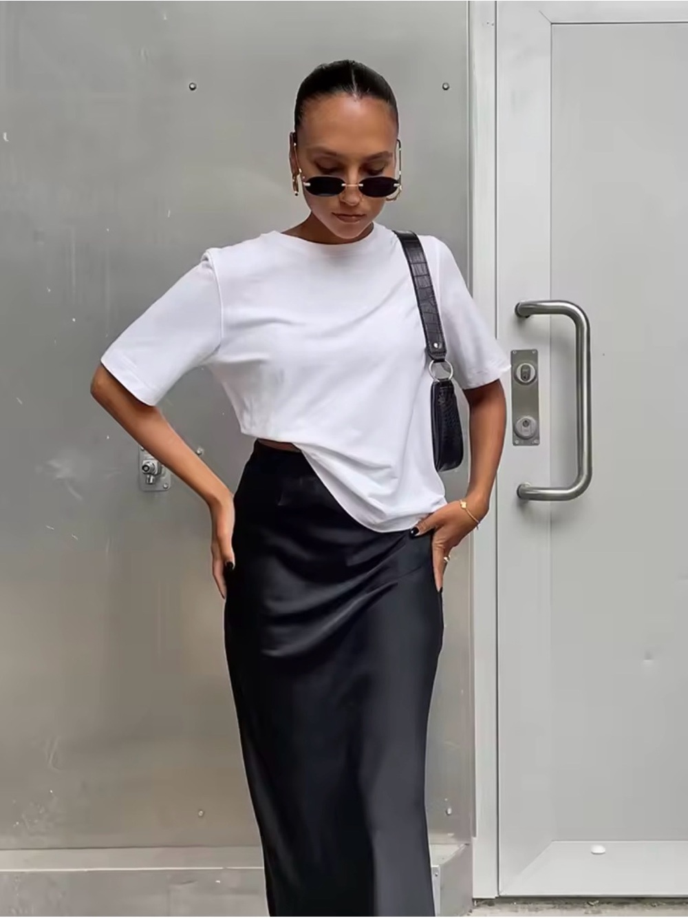Classic Black Maxi Skirt - Sleek Women’s Skirt - Picture 3 of 3